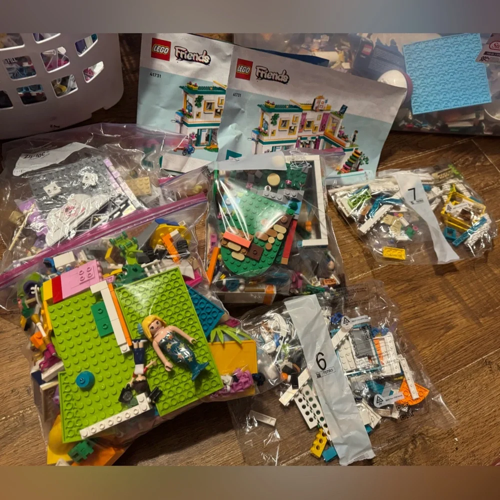 LEGO Friends Heartlake International School 41731 & American Girl Mega Construx